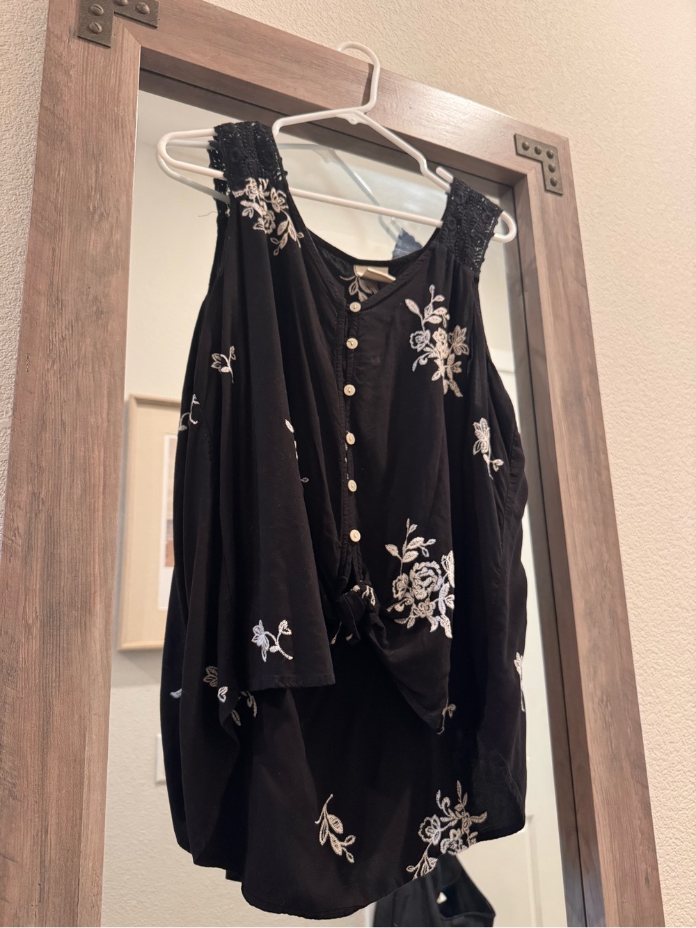 Knox Rose Black Sleeveless Button-Front Tank with White Floral Embroidery